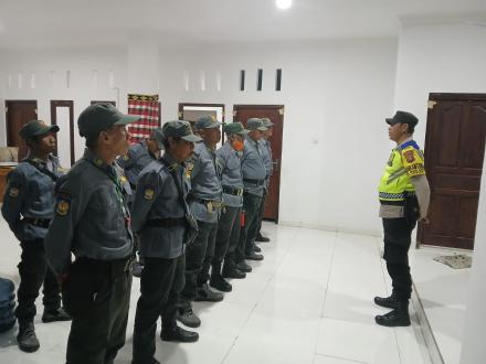 BHABINKAMTIBMAS BERSAMA SATLINMAS PANJI ANOM LAKSANAKAN PATROLI JEPANG NATAL DAN TAHUN BARU (NATARU)