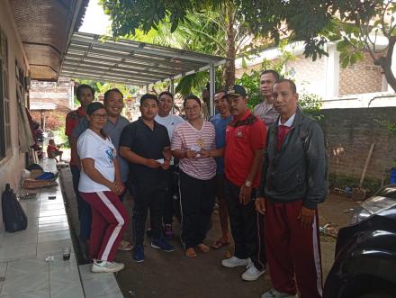 PEMERINTAH DESA PANJI ANOM JEGUK ISTRI STAF DESA YANG SAKIT DI BANJAR DINAS BATUPULU